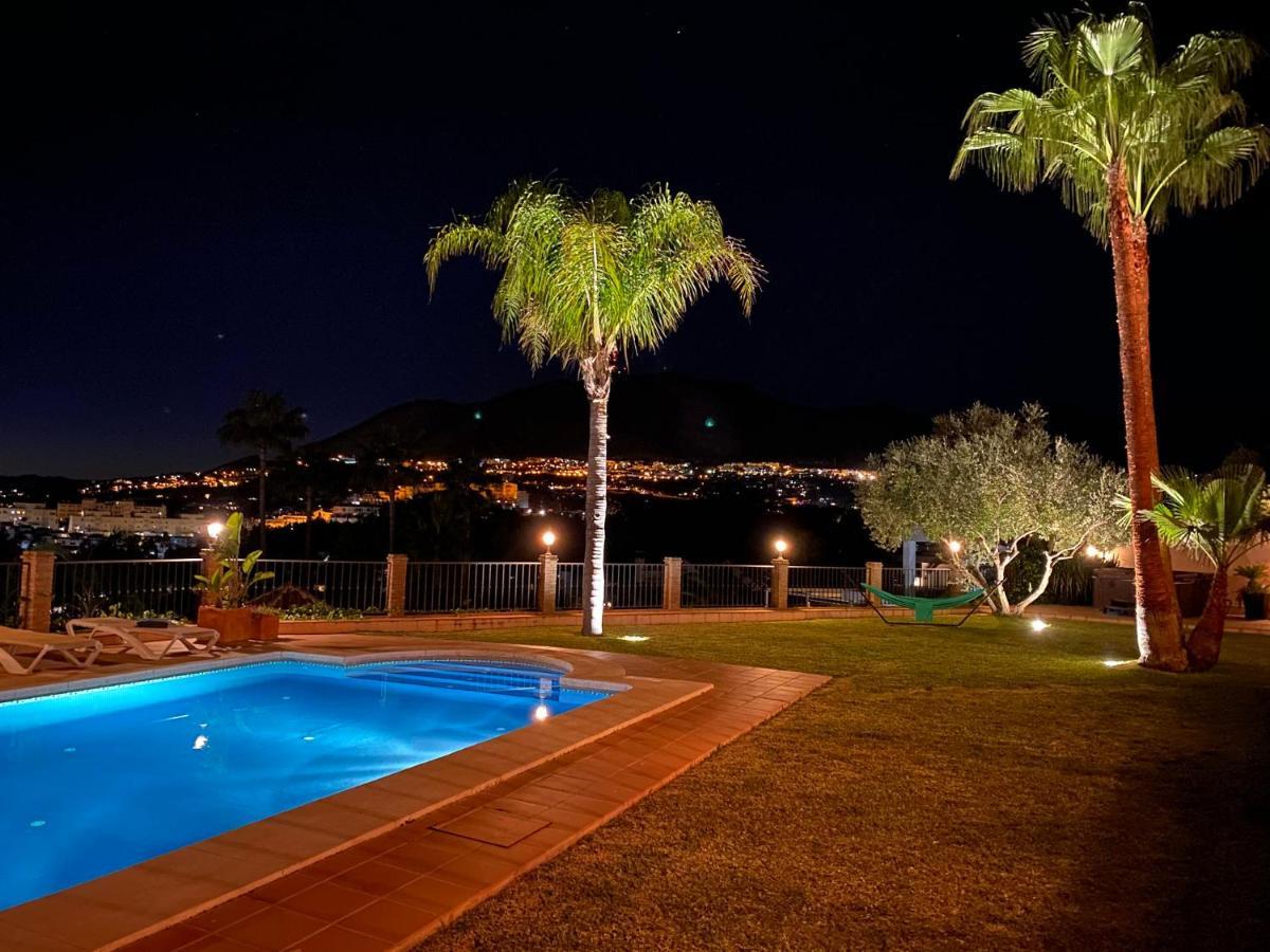 Beachside Villa With Panoramic Sea Views Benalmádena Exteriér fotografie
