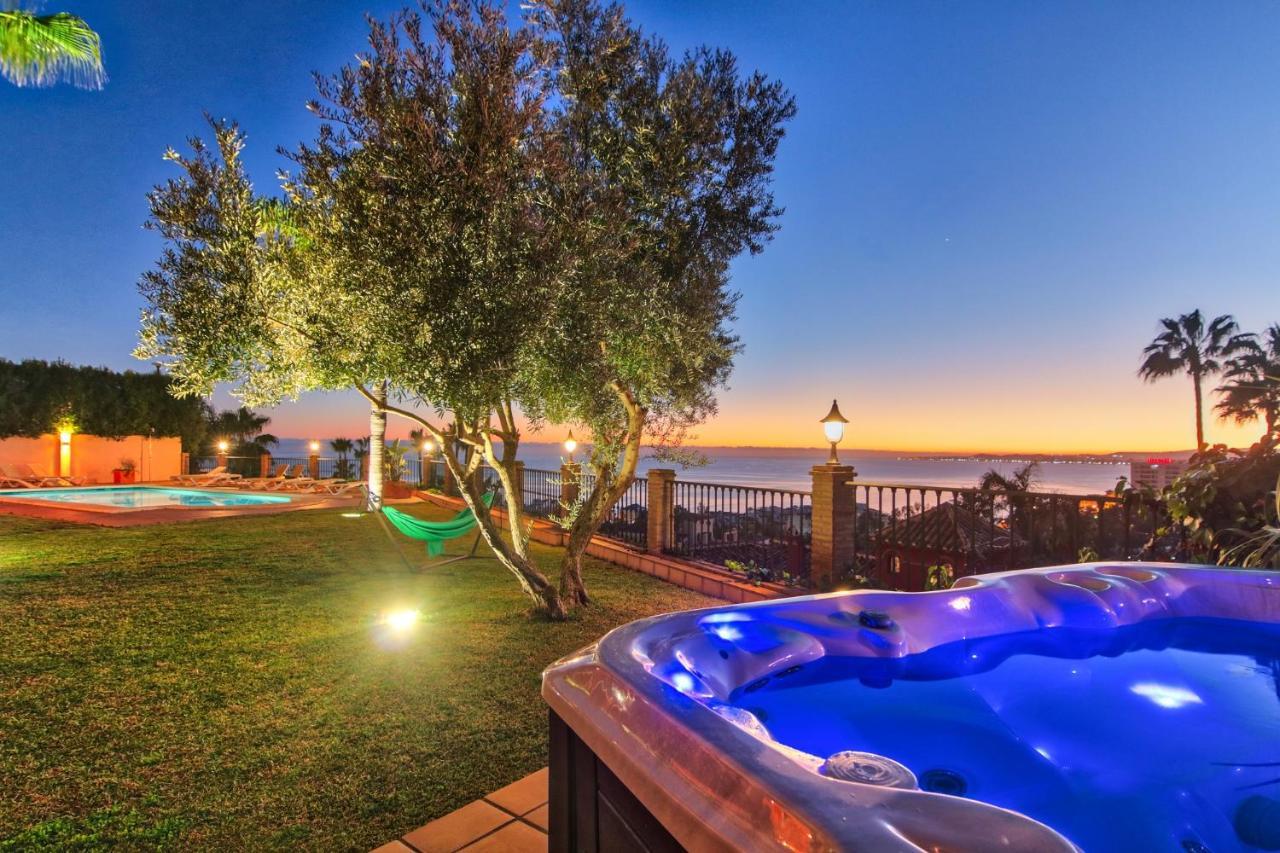Beachside Villa With Panoramic Sea Views Benalmádena Exteriér fotografie