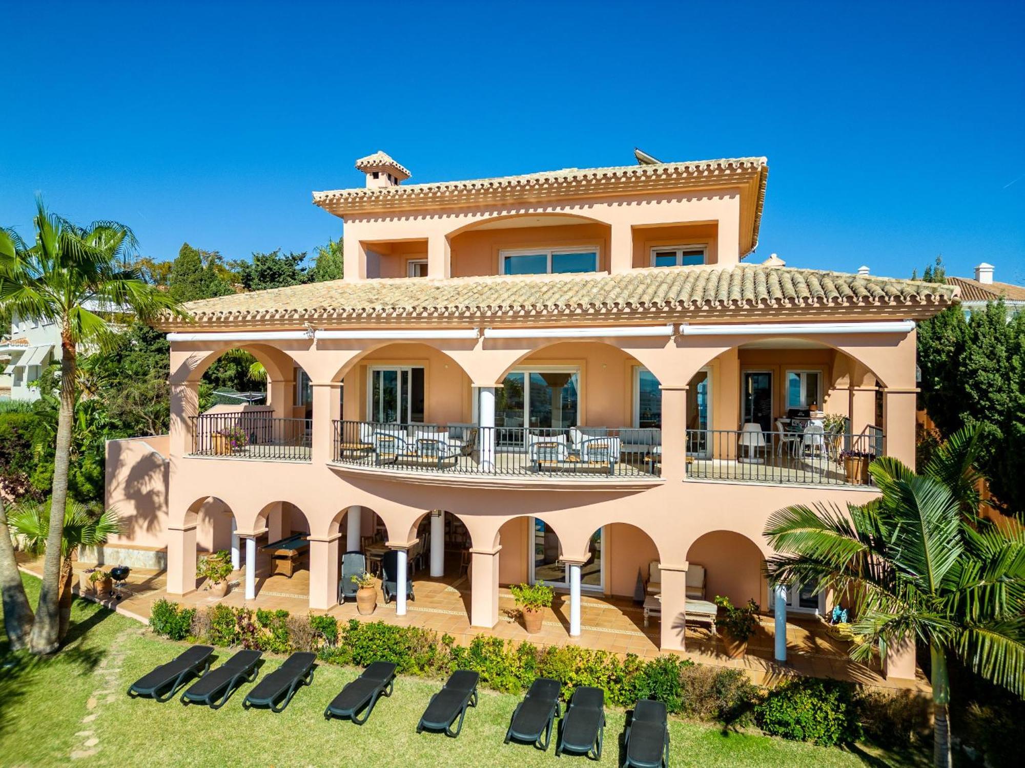 Beachside Villa With Panoramic Sea Views Benalmádena Exteriér fotografie