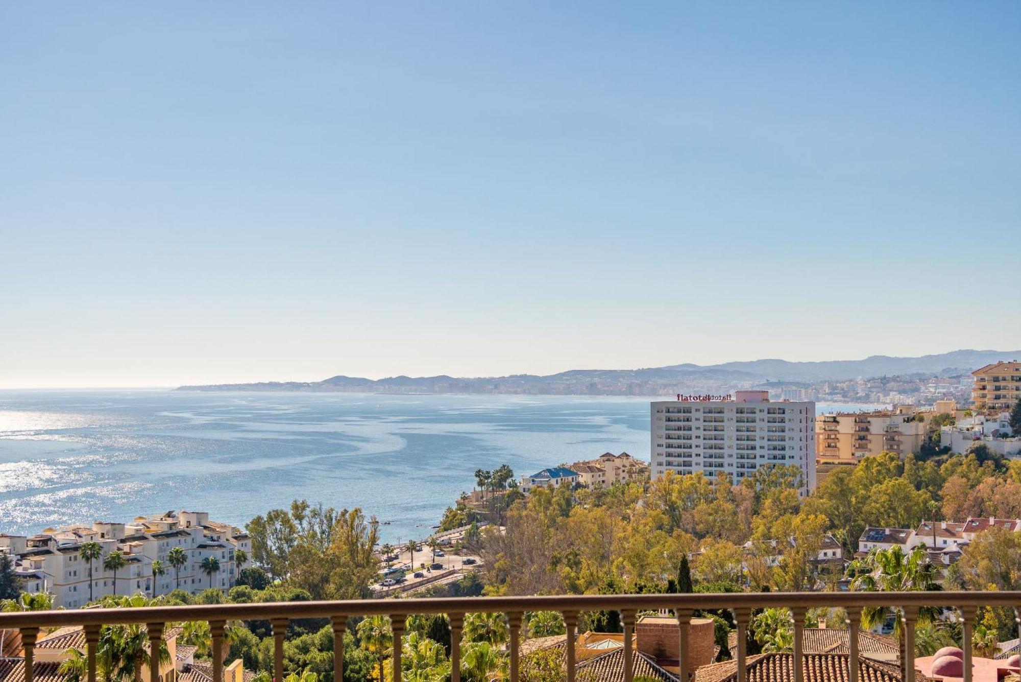 Beachside Villa With Panoramic Sea Views Benalmádena Exteriér fotografie