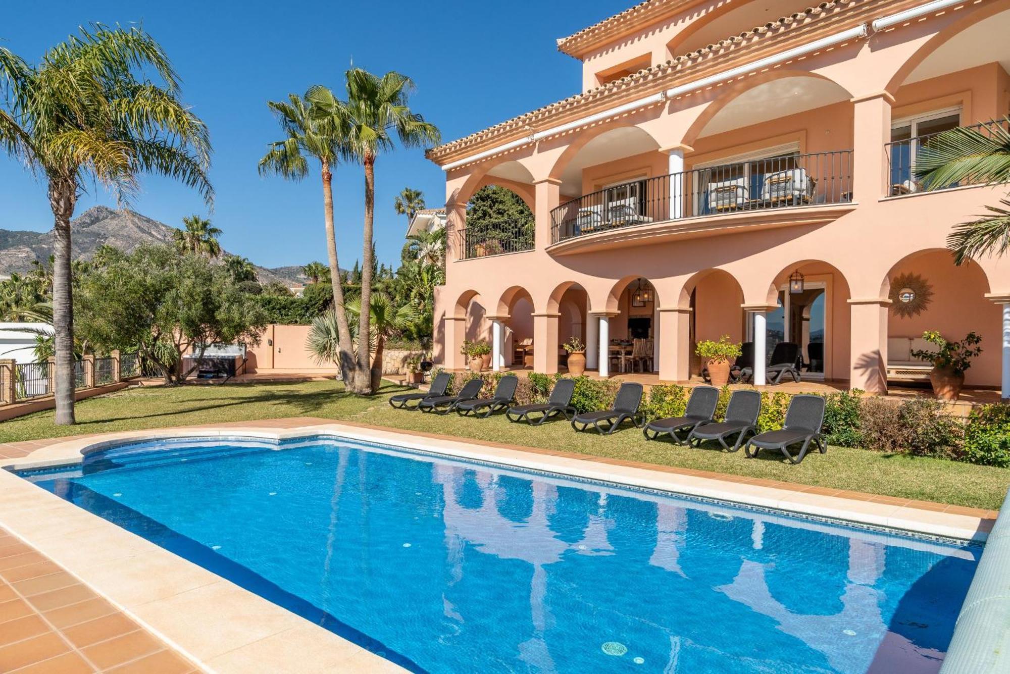 Beachside Villa With Panoramic Sea Views Benalmádena Exteriér fotografie