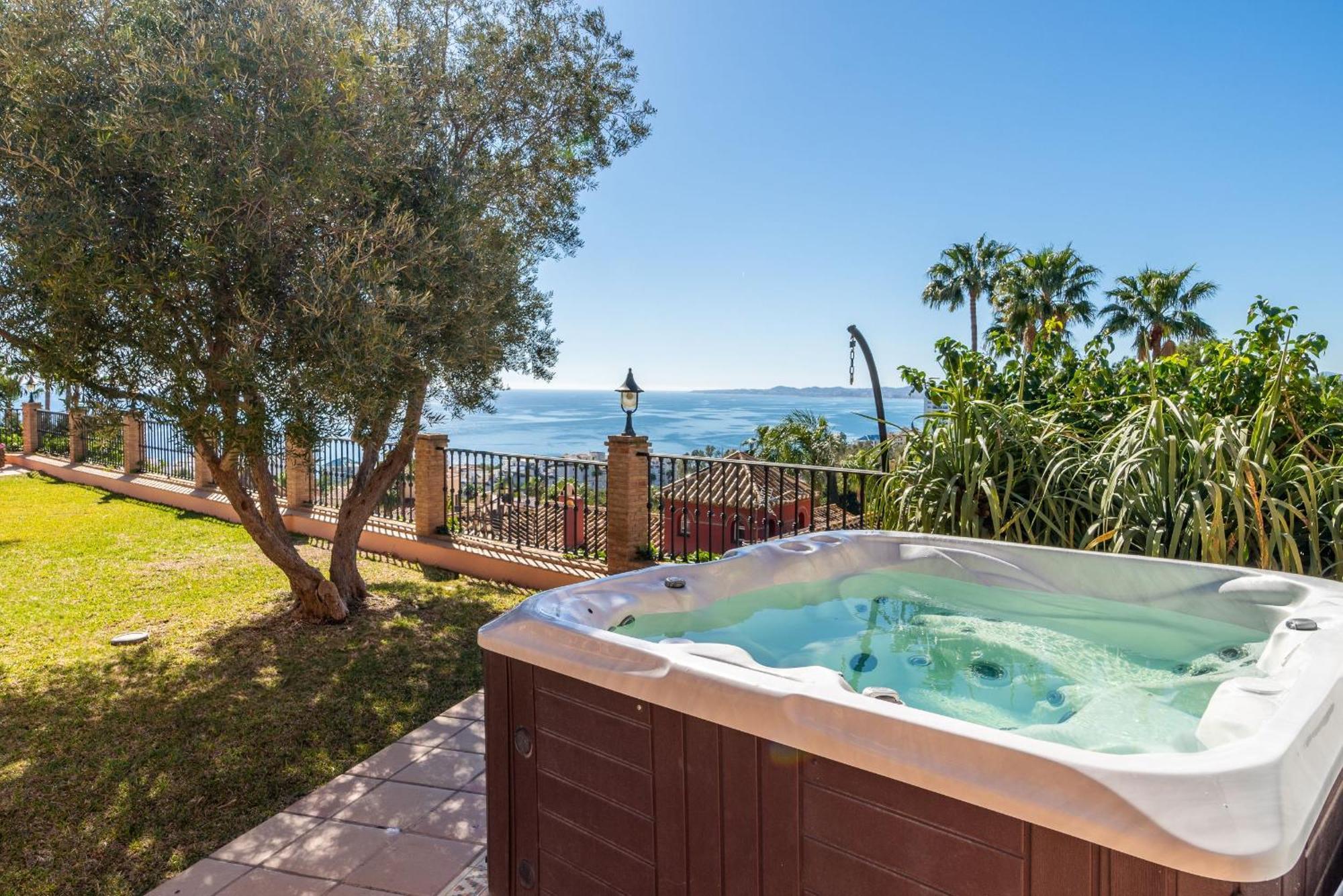 Beachside Villa With Panoramic Sea Views Benalmádena Exteriér fotografie