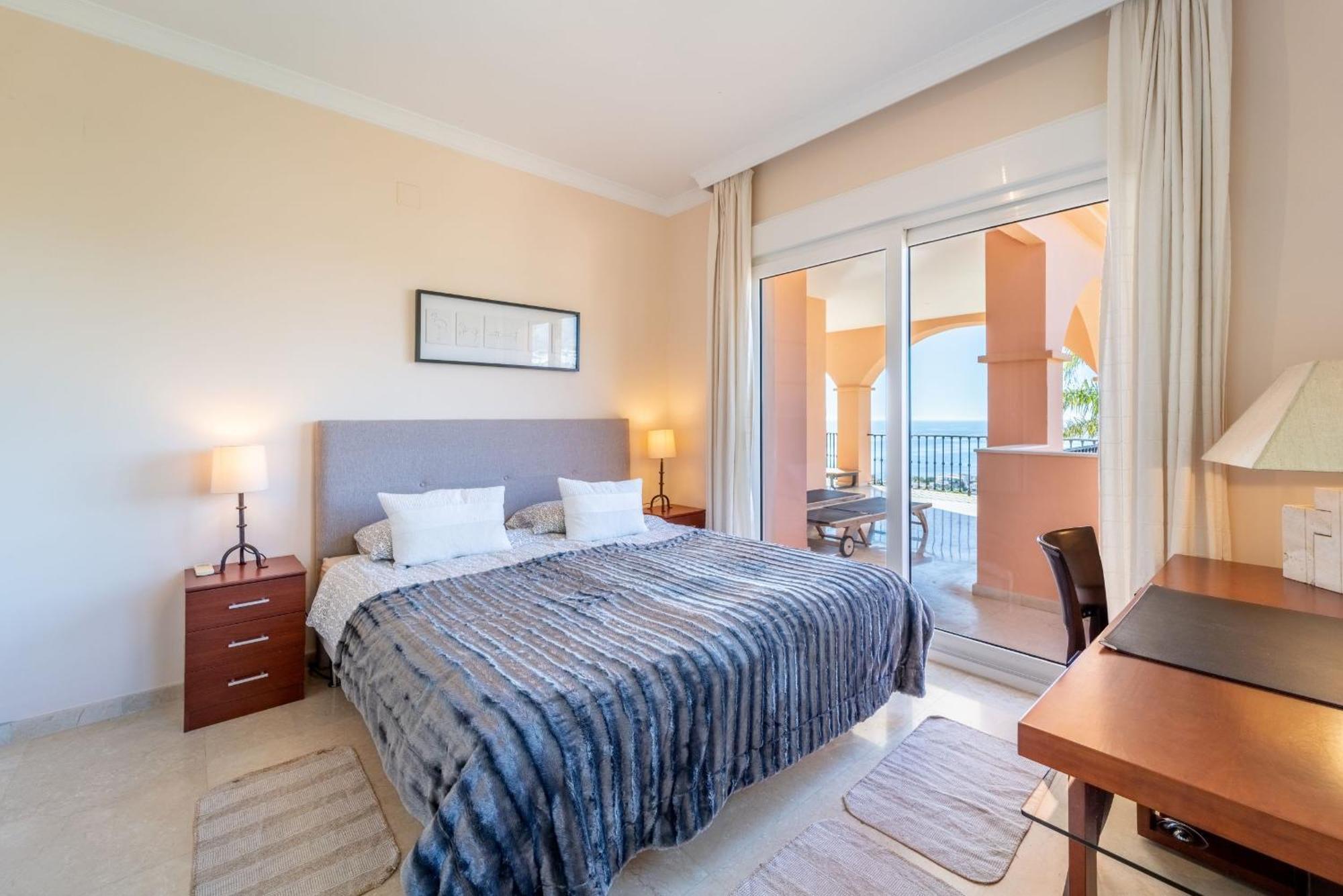 Beachside Villa With Panoramic Sea Views Benalmádena Exteriér fotografie