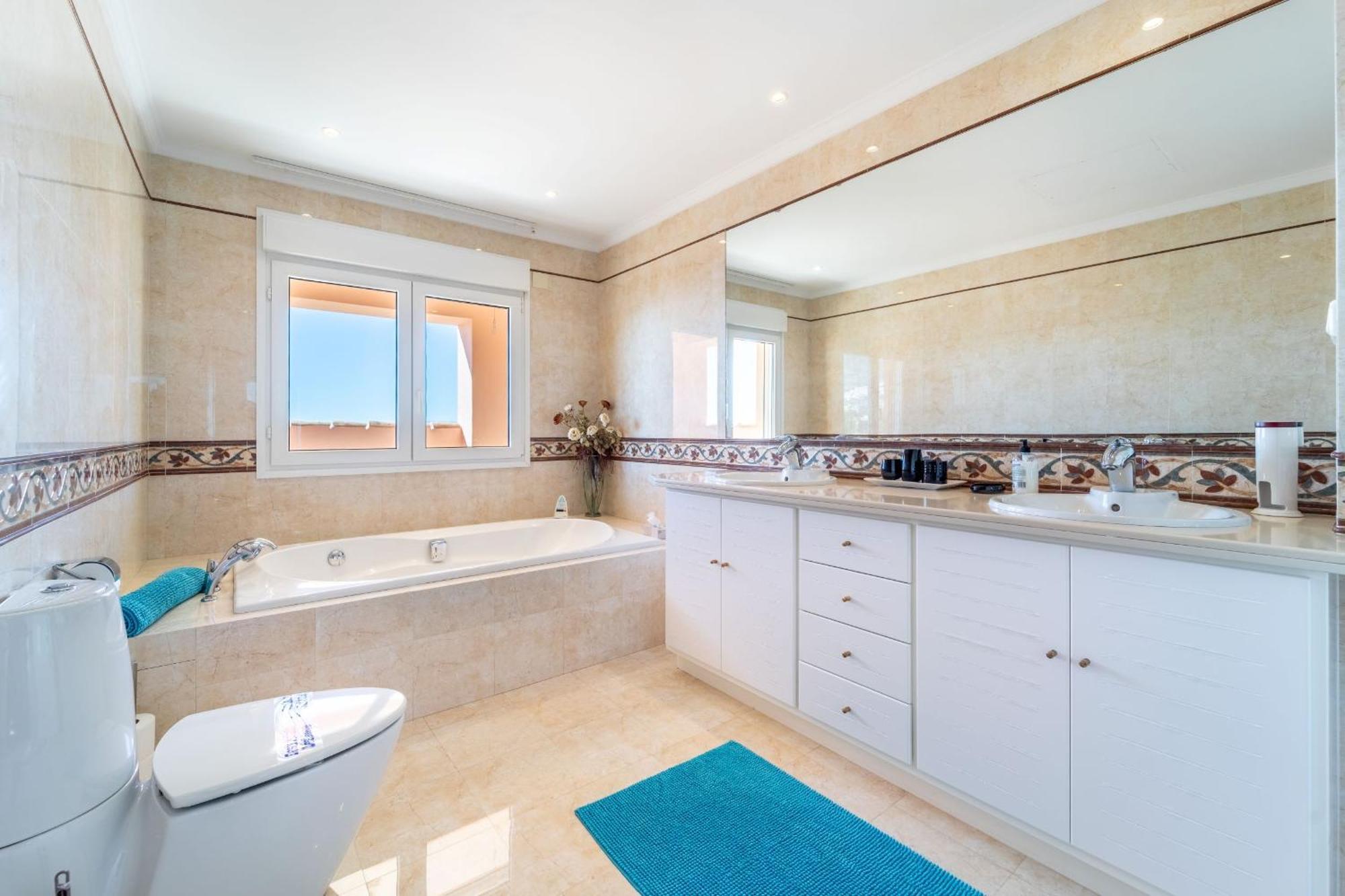 Beachside Villa With Panoramic Sea Views Benalmádena Exteriér fotografie