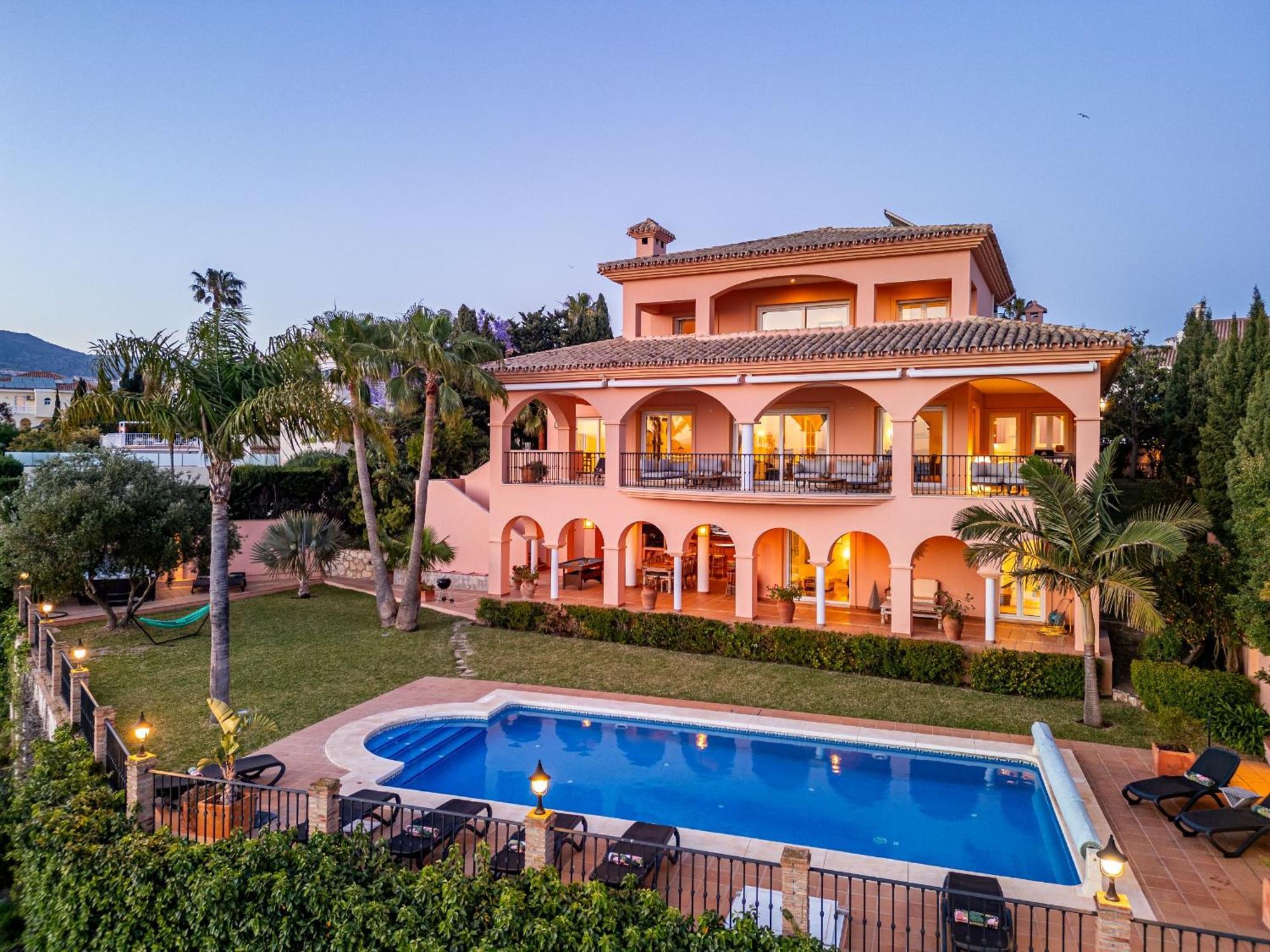 Beachside Villa With Panoramic Sea Views Benalmádena Exteriér fotografie